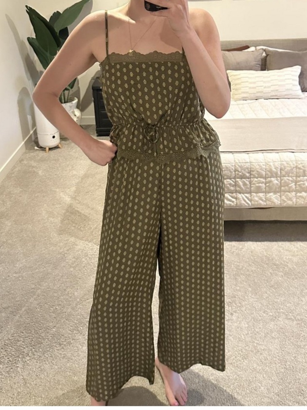 FULl SET women’s Lace Trim Satin Top/Wide Leg Printed Palazzo Pants in Olive